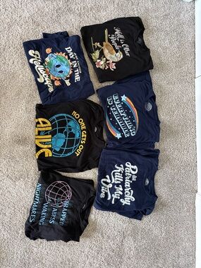 Lot of 6 Boredwalk Graphic Tees in Navy & Black